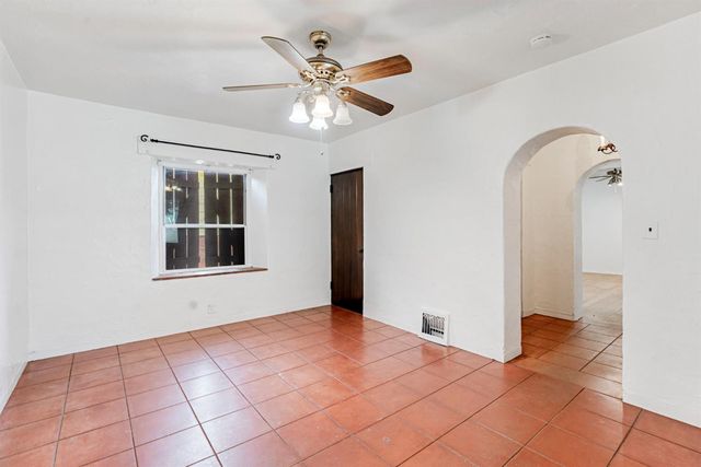 815 W Yosemite Avenue, Madera, CA 93637