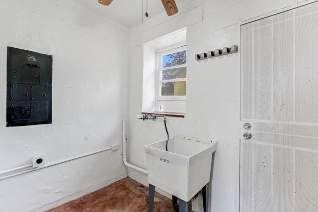 815 W Yosemite Avenue, Madera, CA 93637