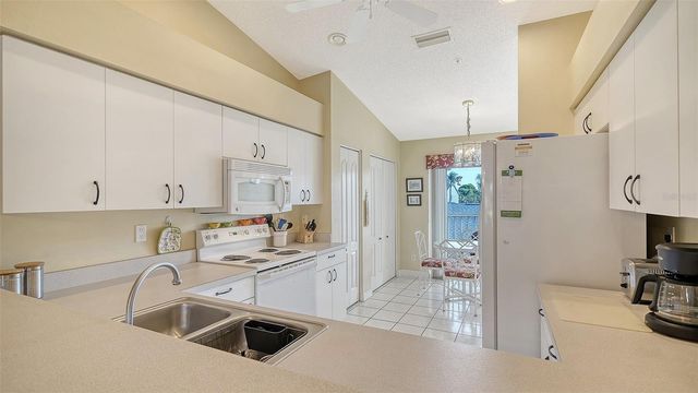 9480 HIGH GATE DRIVE 2122, Sarasota, FL 34238