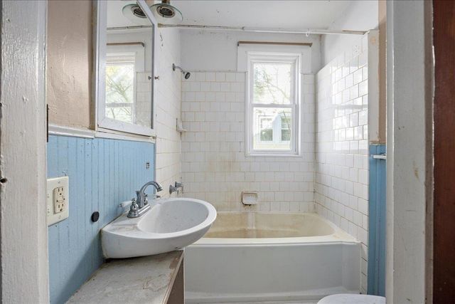 1311 LYLE AVE, Staunton, VA 24401