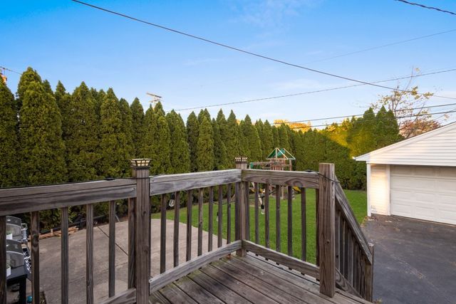 1907 Suffolk Avenue, Westchester, IL 60154