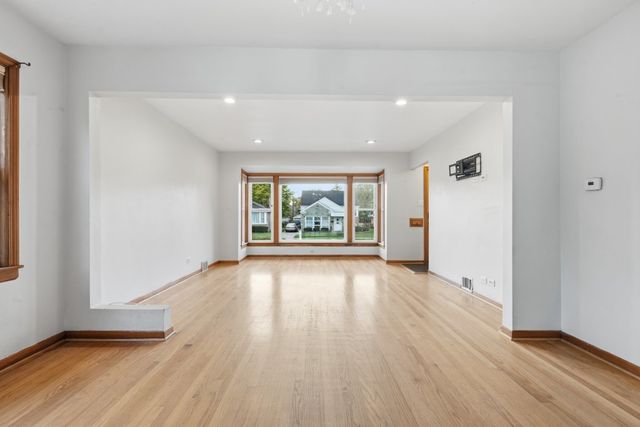 1907 Suffolk Avenue, Westchester, IL 60154