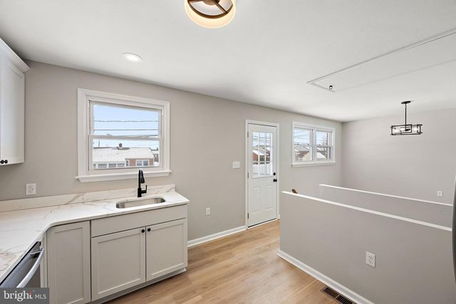 318 S DUPONT RD, Newport, DE 19804