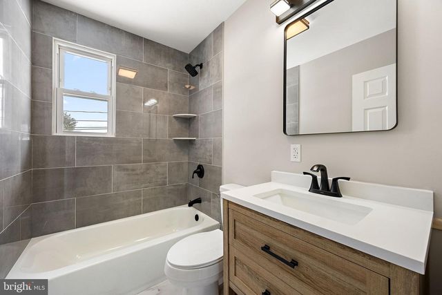 318 S DUPONT RD, Newport, DE 19804