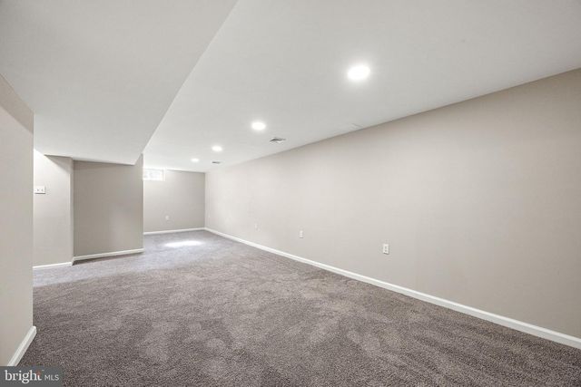 318 S DUPONT RD, Newport, DE 19804