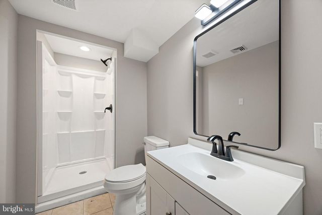 318 S DUPONT RD, Newport, DE 19804