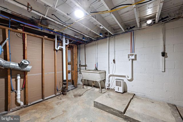 318 S DUPONT RD, Newport, DE 19804