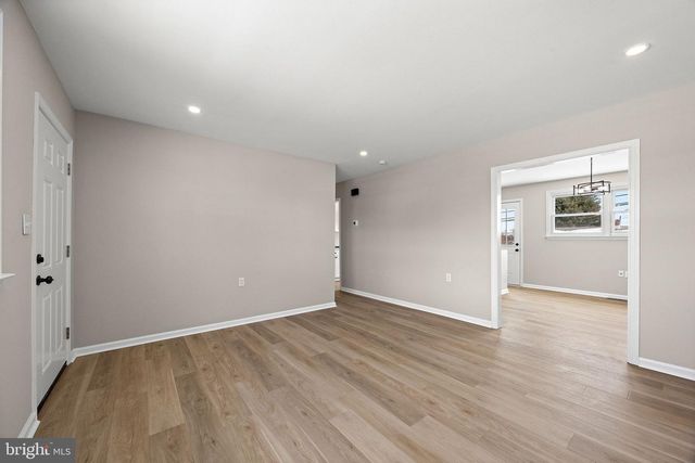 318 S DUPONT RD, Newport, DE 19804