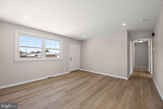 318 S DUPONT RD, Newport, DE 19804