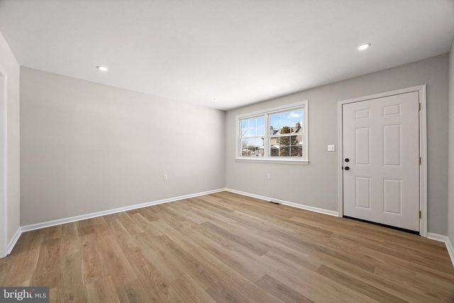 318 S DUPONT RD, Newport, DE 19804