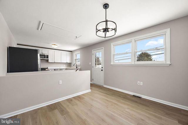 318 S DUPONT RD, Newport, DE 19804