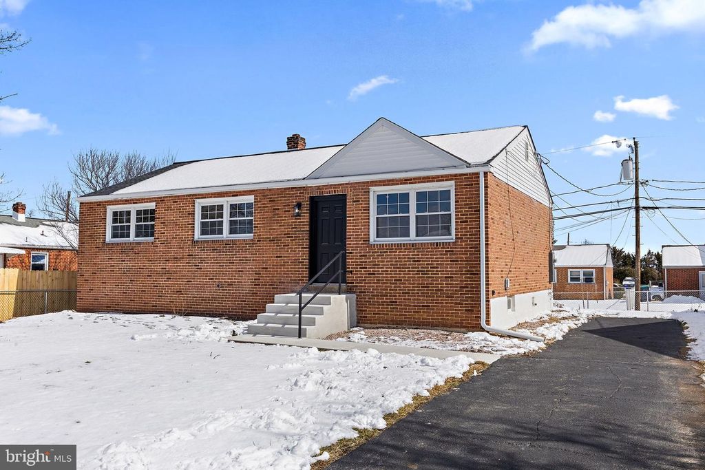 318 S DUPONT RD, Newport, DE 19804