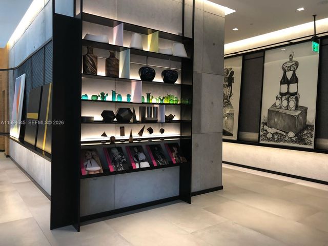 121 NE 34th St 1207, Miami, FL 33137