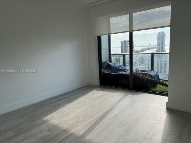 121 NE 34th St 1207, Miami, FL 33137