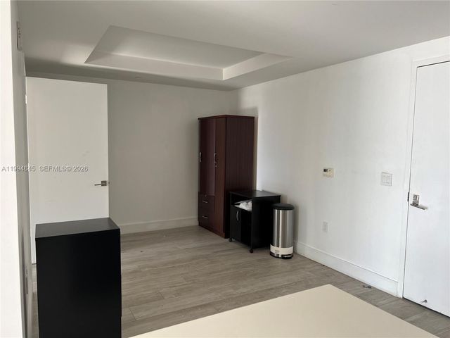 121 NE 34th St 1207, Miami, FL 33137