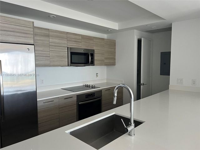 121 NE 34th St 1207, Miami, FL 33137