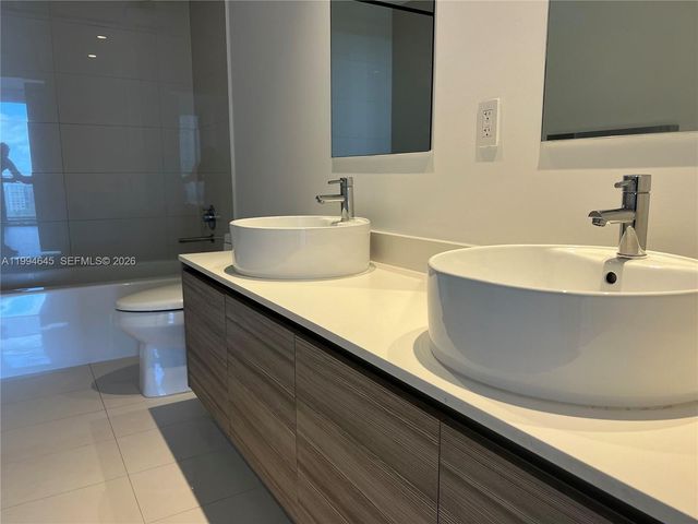 121 NE 34th St 1207, Miami, FL 33137