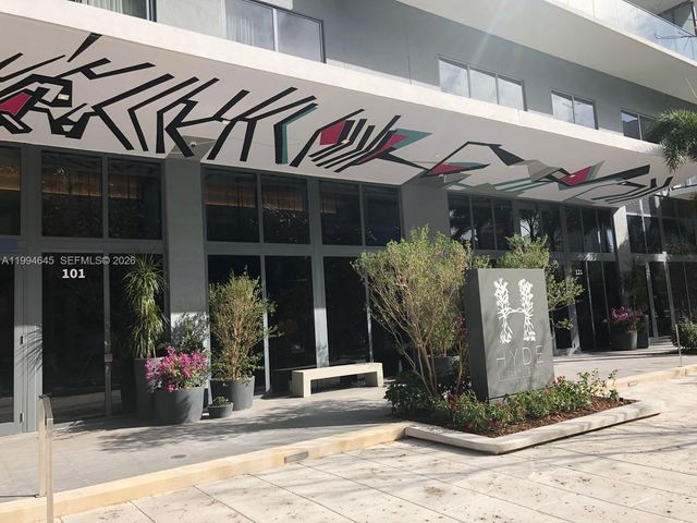 121 NE 34th St 1207, Miami, FL 33137