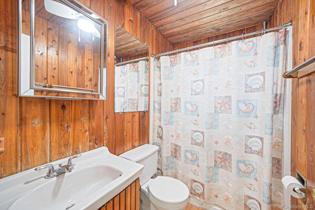 51 Hampton Avenue, Mastic, NY 11950