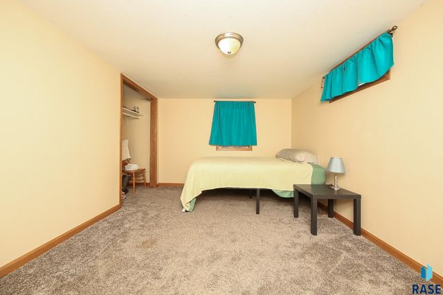 609 S Main St Street, Lennox, SD 57039