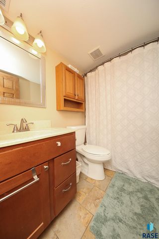 609 S Main St Street, Lennox, SD 57039