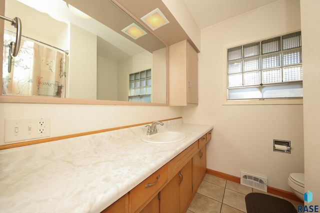 609 S Main St Street, Lennox, SD 57039