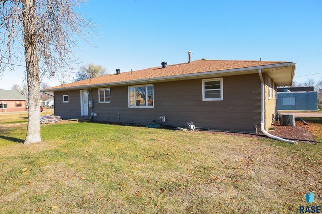 609 S Main St Street, Lennox, SD 57039