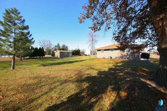 609 S Main St Street, Lennox, SD 57039