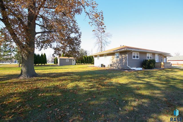 609 S Main St Street, Lennox, SD 57039