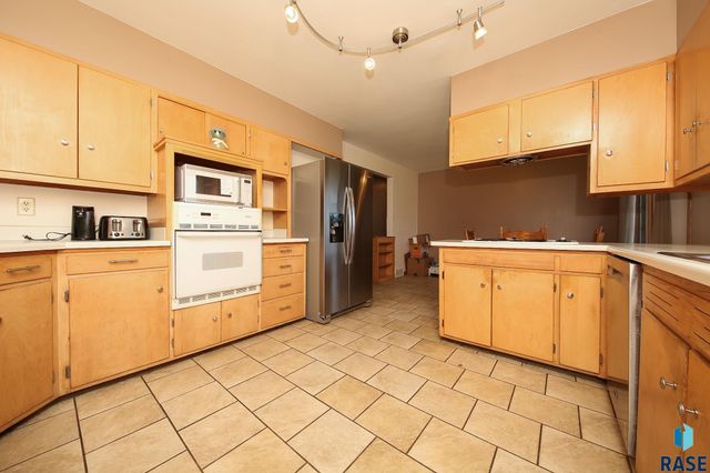 609 S Main St Street, Lennox, SD 57039