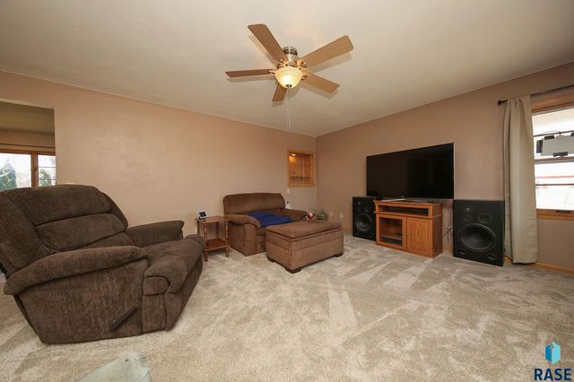 609 S Main St Street, Lennox, SD 57039