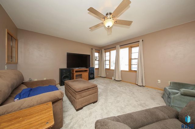 609 S Main St Street, Lennox, SD 57039