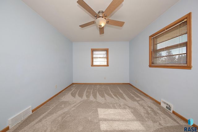 609 S Main St Street, Lennox, SD 57039