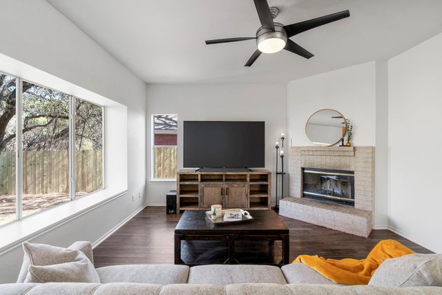 8200 Nairn DR, Austin, TX 78749