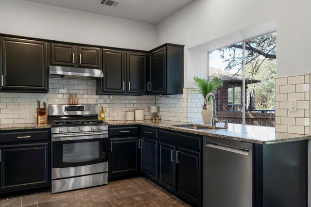 8200 Nairn DR, Austin, TX 78749