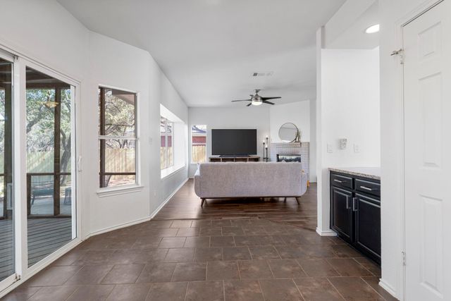 8200 Nairn DR, Austin, TX 78749