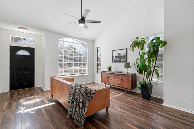 8200 Nairn DR, Austin, TX 78749