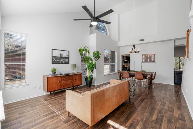 8200 Nairn DR, Austin, TX 78749