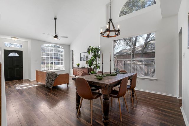 8200 Nairn DR, Austin, TX 78749