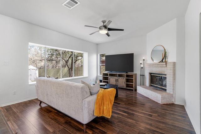 8200 Nairn DR, Austin, TX 78749