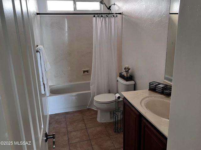 5898 N Dartwhite Drive, Tucson, AZ 85741