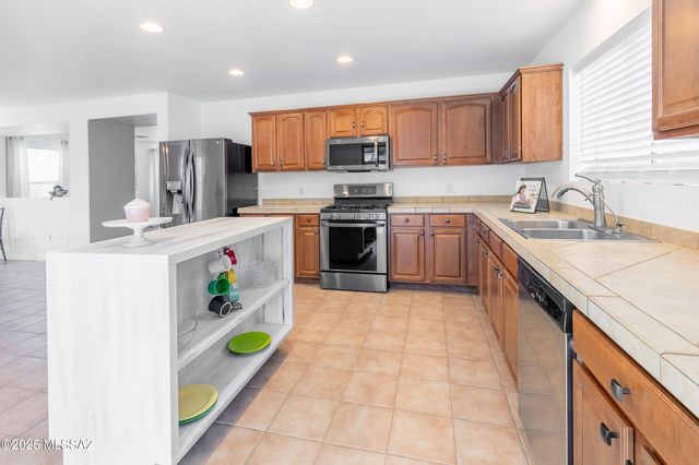 5898 N Dartwhite Drive, Tucson, AZ 85741