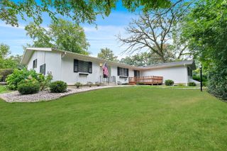 915 Royal Drive 2, Mchenry, IL 60050