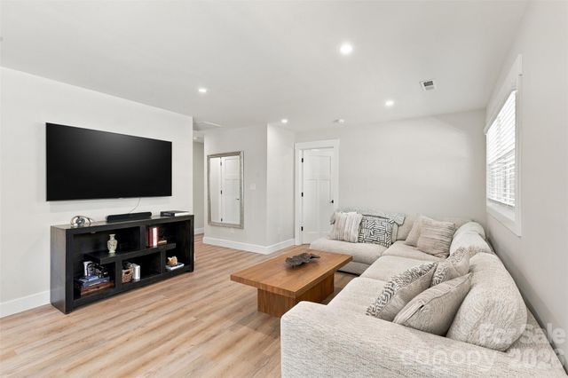 1208 Tarrington Avenue, Charlotte, NC 28205