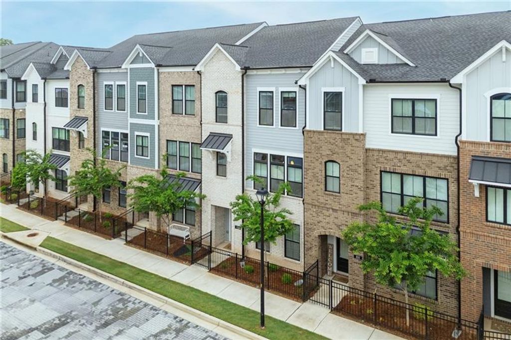 820 Kenway Avenue, Roswell, GA 30076