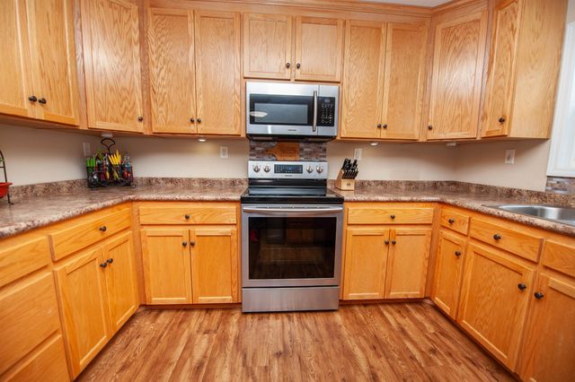 156 Honeysuckle Lane, Gaffney, SC 29341