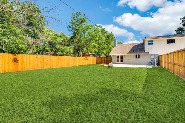 2223 Foxcroft Circle, Denton, TX 76209
