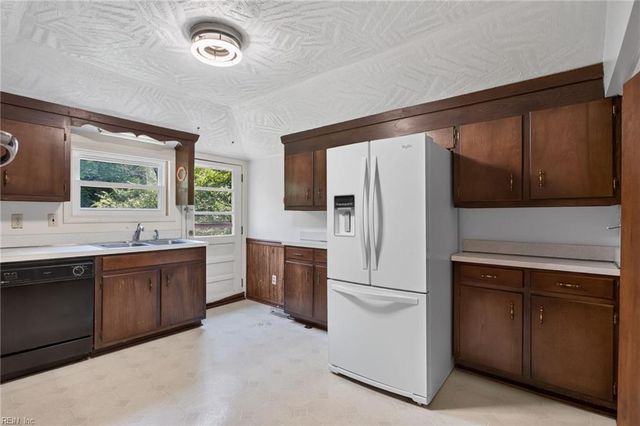 18 Bethel RD, Newport News, VA 23608