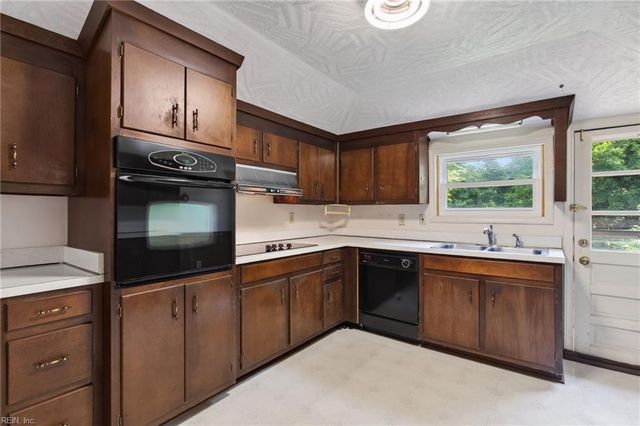 18 Bethel RD, Newport News, VA 23608