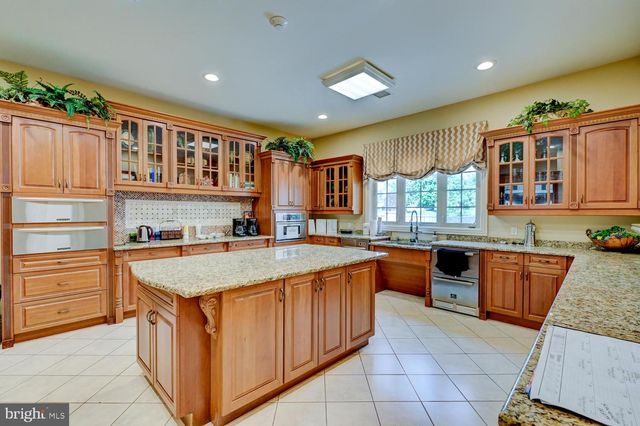 24 MONTE CARLO DR, Hamilton, NJ 08691